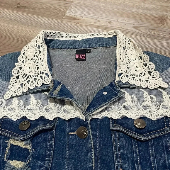 Lace trim Jean jacket Denim Lace collar Distressed Size M Retro Boho Bridal - Picture 3 of 12